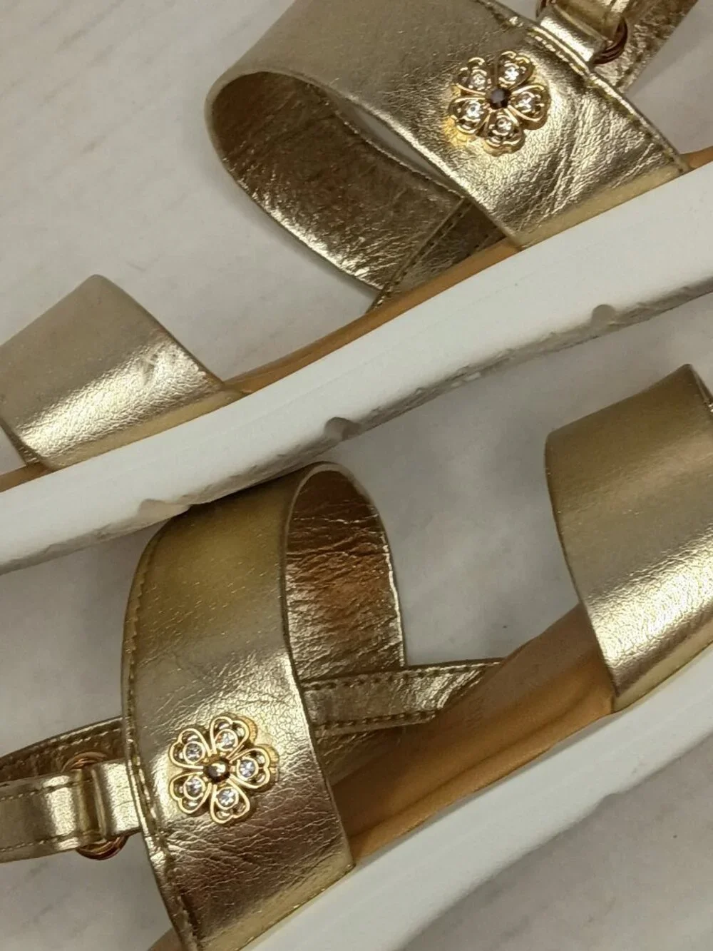 Italian Girls Gold Flower Charm Sandals Toddler Girls 10/EU 28